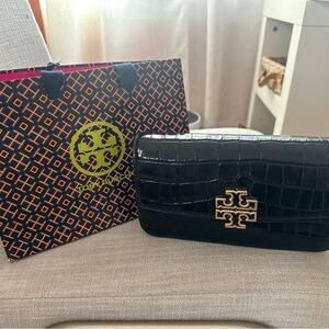 NWT Tory Burch Britten Croc Leather Chain Wristlet Chain Wallet Clutch